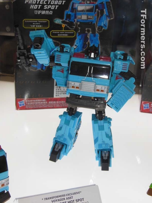 Sdcc 2012 Toys R Us Transformers Generations Asia Exclusive Protectobot Hot Spot  (78 of 141)